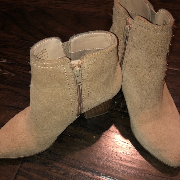 Tan ALDO ankle booties - Picture 4 of 8